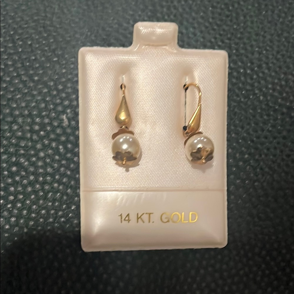 Elegant Gold and Pearl Drop Earrings